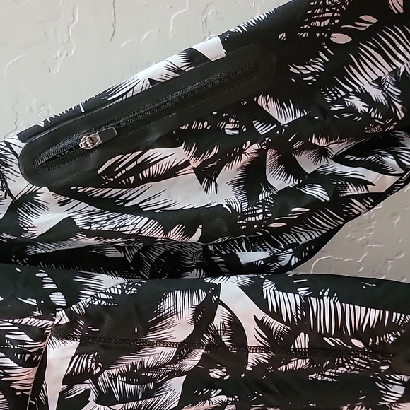 Fabletics Black White  Palm Print Jacket Sz Large - Picture 3 of 10